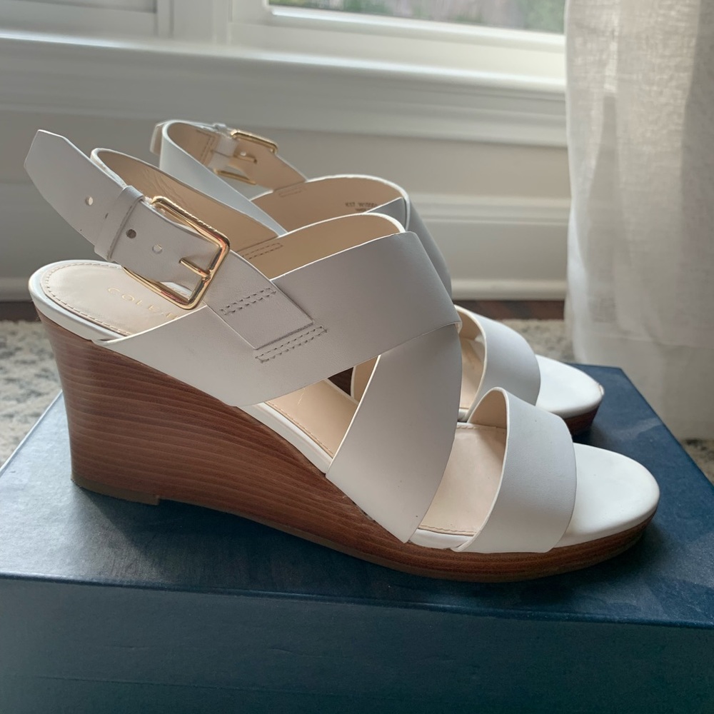 Cole Hana size 9 white wedges